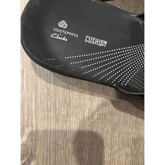 Clarks Udsteppers Cushion‎ Soft Thong Sandals Black Patent Comfort Size 9 - Picture 2 of 4